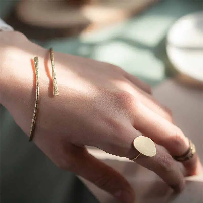 Латунные украшения хороши