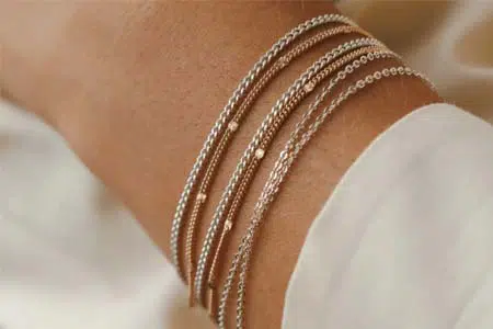 Est-il acceptable de porter de l'or et de l'argent ensemble