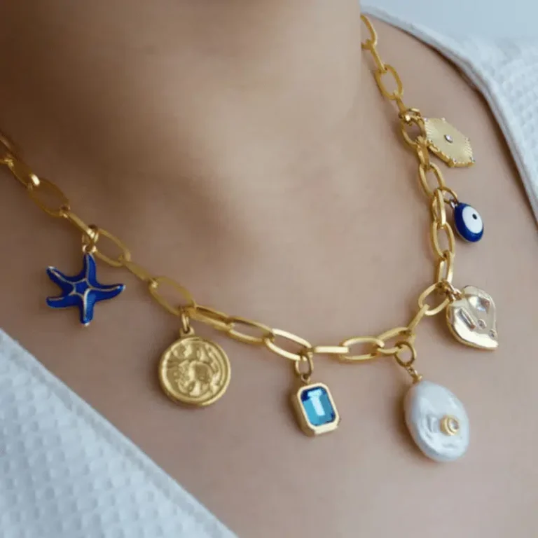 comment porter plusieurs charms sur un collier