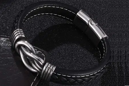 4 Basic and 9 Fashionable Leather Bracelet Designs and Types 6 Stitched & Edged leather bracelet