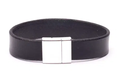 Como fazer pulseiras de couro com braceletes de cinto 4 Pulseira de couro com fechos magnéticos