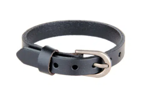 Como fazer pulseiras de couro com braceletes de cinto 3 Reutilizando fivela de pulseira de couro