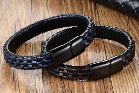 Facteurs qui influencent la durée de vie d'un bracelet en PU Leather