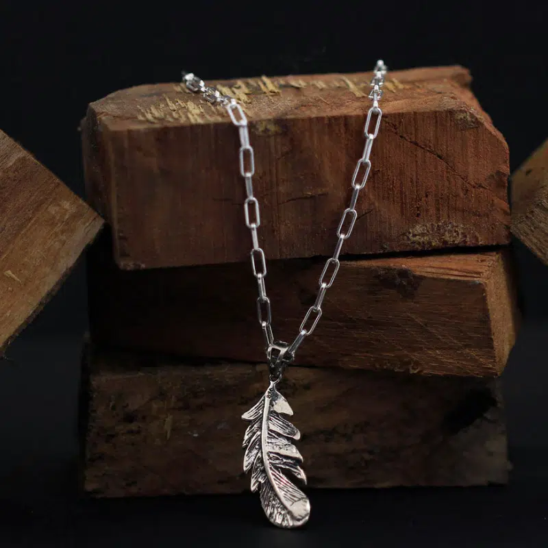 Significado del collar de plumas