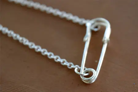 Булавка для безопасного удлинения цепочки