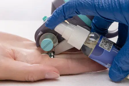 Lubrifier le doigt pour retirer la bague