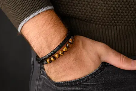 Guide 101 : Comment empiler des bracelets pour hommes ? 2 La pile de contraste