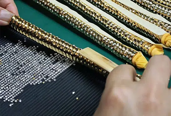 OOTB Experienced and Trusted Jewelry Factory in China 17 Setting Stone By Hand